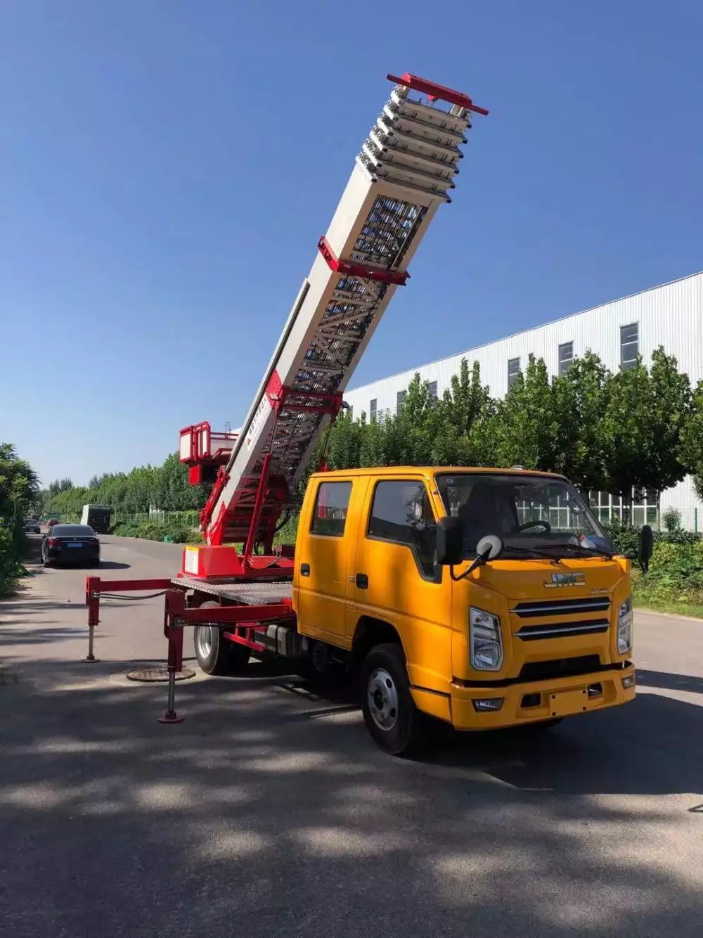 天心附近的云梯车出租服务：轻松解决高空作业需求