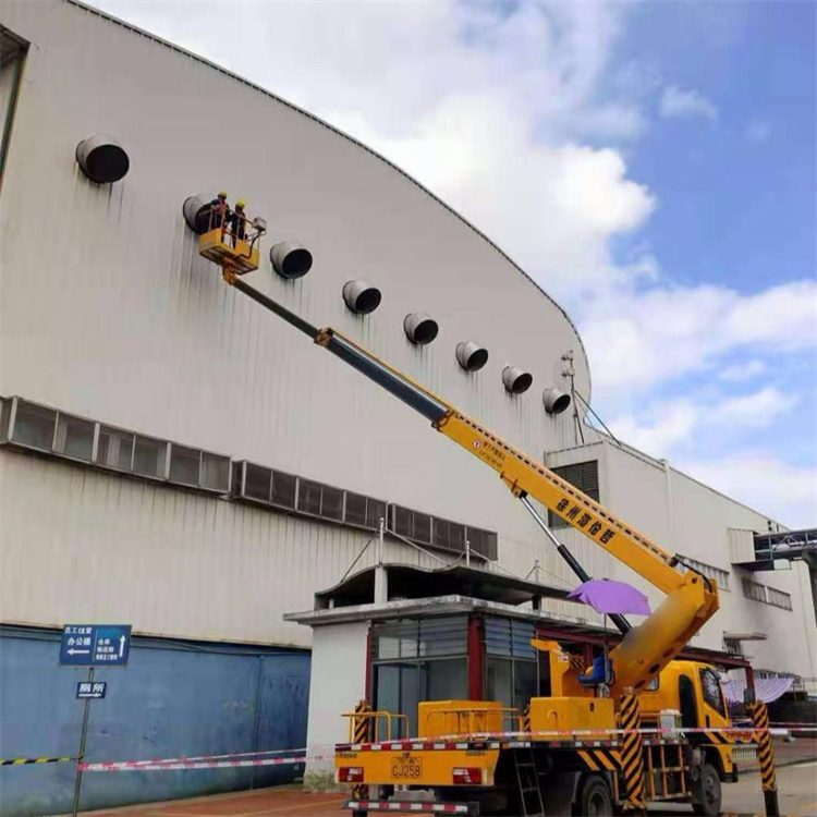 天心高空作业车出租服务：专业广告牌安装解决方案