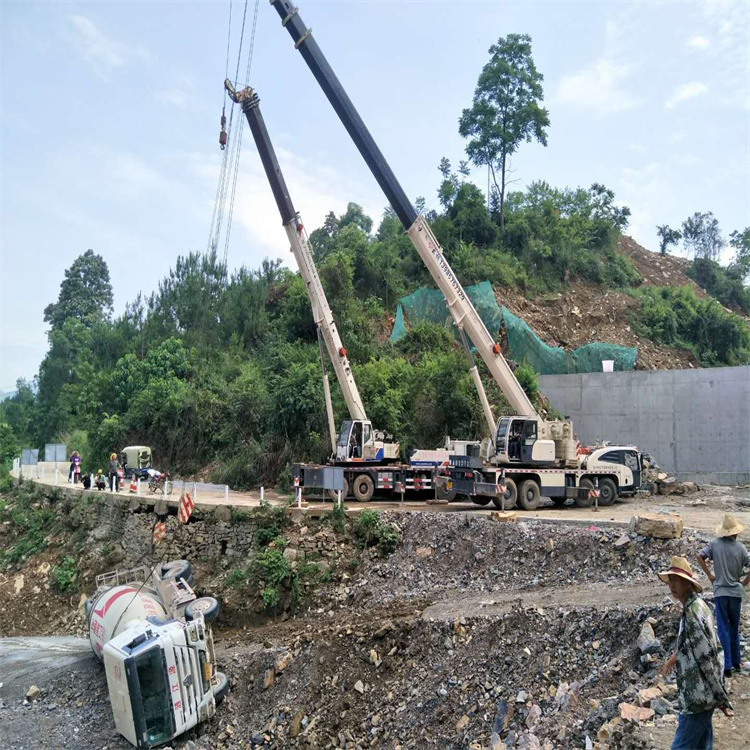 天心汽车掉沟里叫吊车救援要多少钱